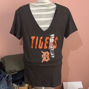 Genuine Merchandise Dark Gray Detroit Tigers Tee NWTS Size Medium